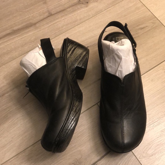 b.o.c. Shoes - Born B.O.C Black Leather Clogs